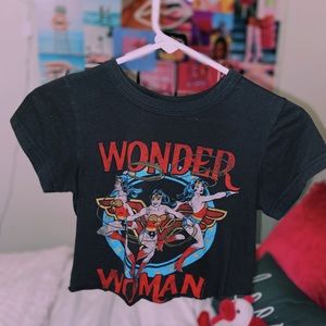 Cropped Wonder Woman T-shirt